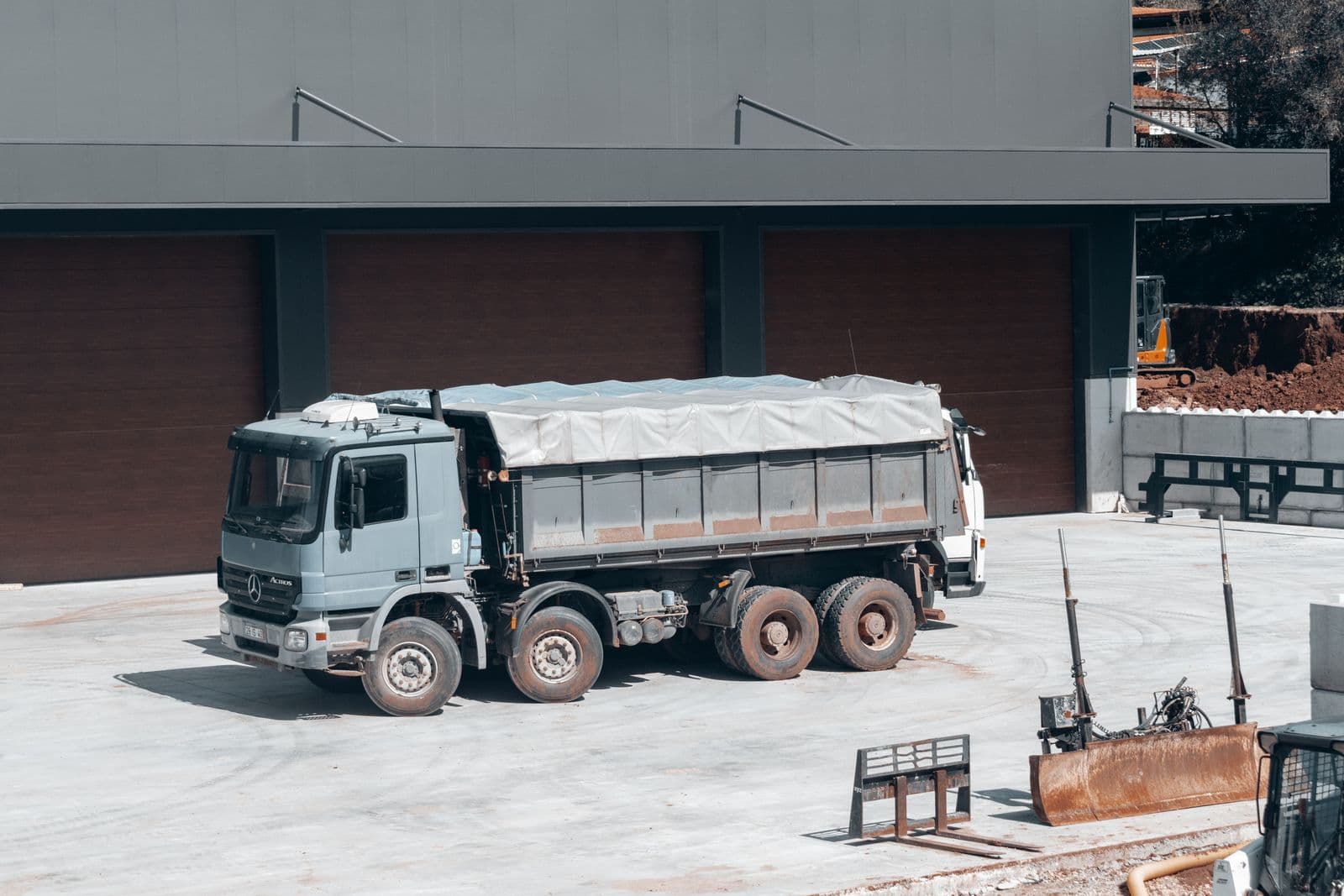 FORS transport vehicle operating for a construction delivery
